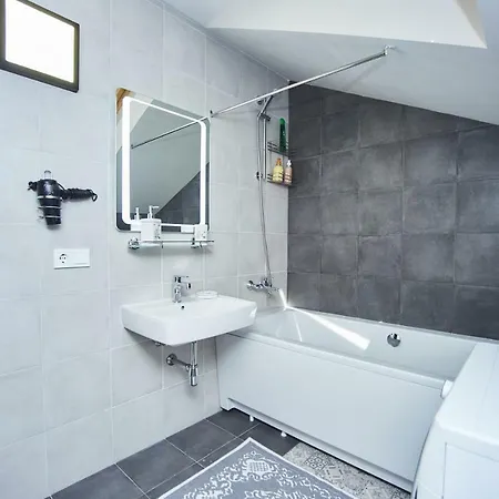 Luxury In The Heart Apartment